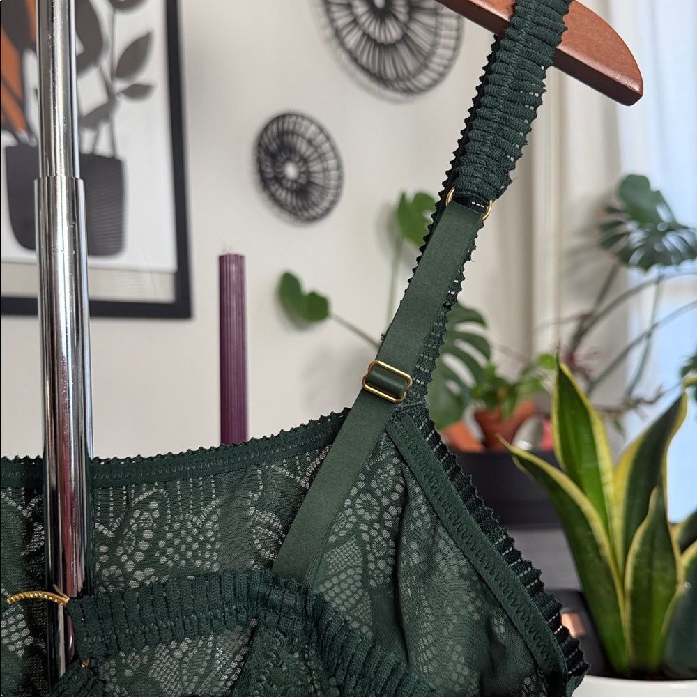 NWOT Aerie Green Lace Bralette L Pull on Feminine Gold - Picture 6 of 9